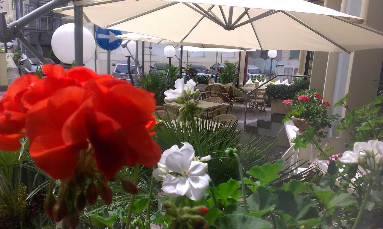 Hotel Arpa Rimini Eksteriør bilde